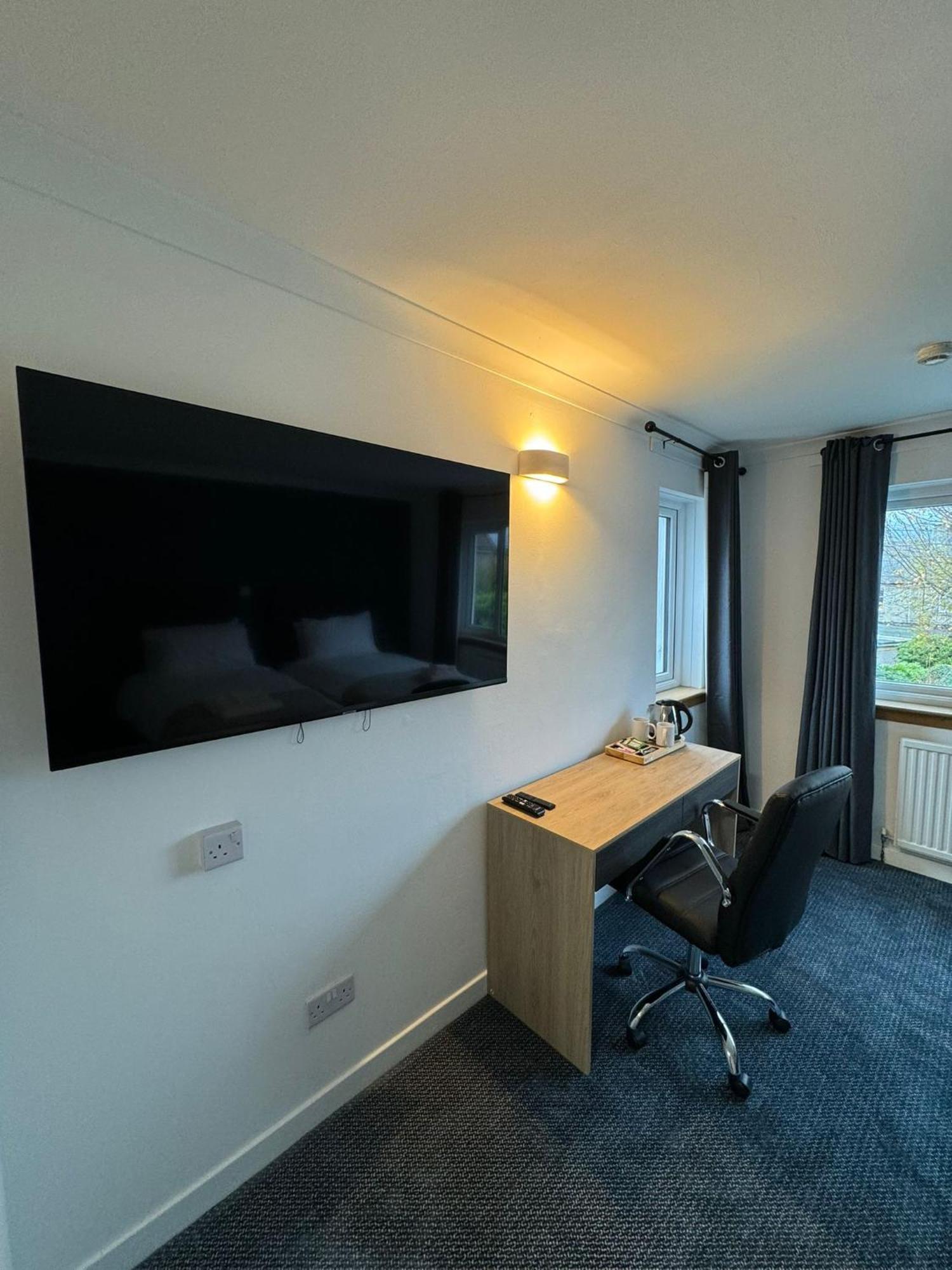 Newly Renovated Cozy Rooms In Fife Freuchie Exterior photo